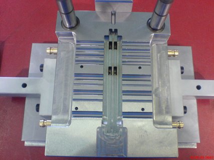 Hotmelt-Umspritzwerkzeuge